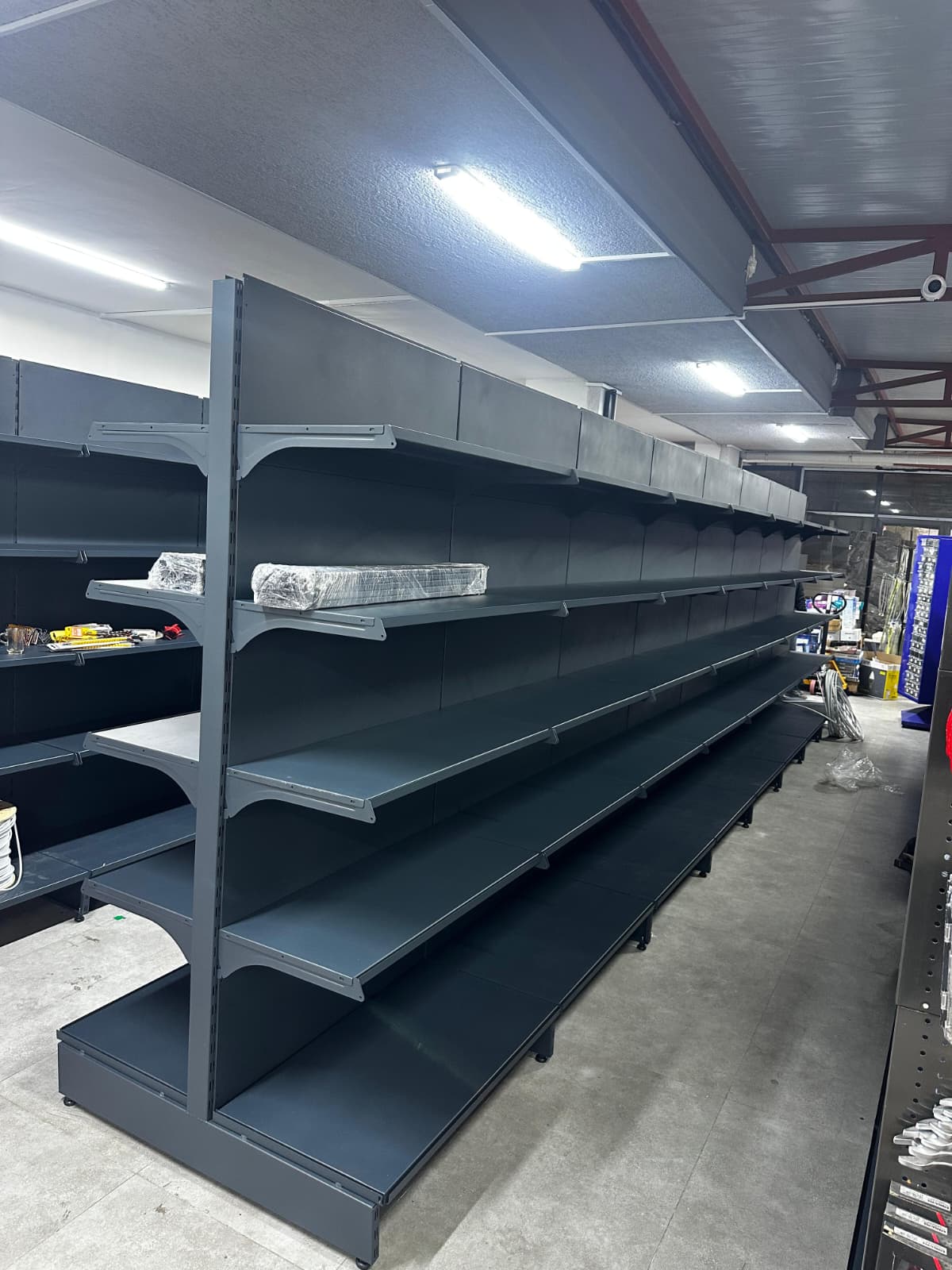Anthracite Metal Double-Sided Gondola Shelving Unit, 4-Tier, 5-Bay Connected | Supermarket Shelf System | Supermarket Shelving | H140CM Height | G450CM Length
